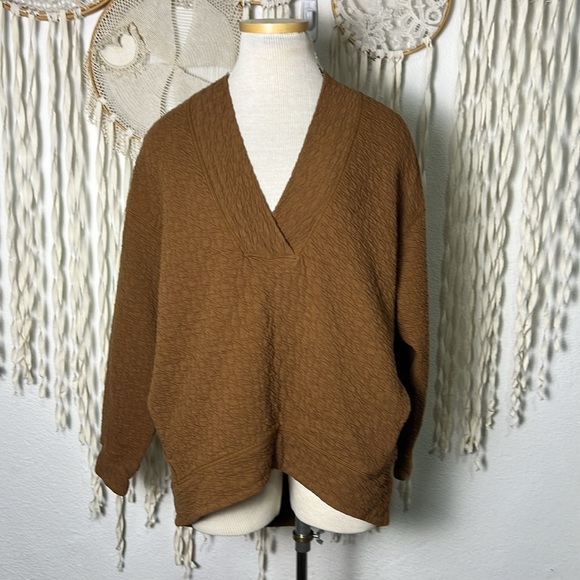 Lululemon Rippled V-Neck Pullover in Copper Brown size 4 - Picture 2 of 12